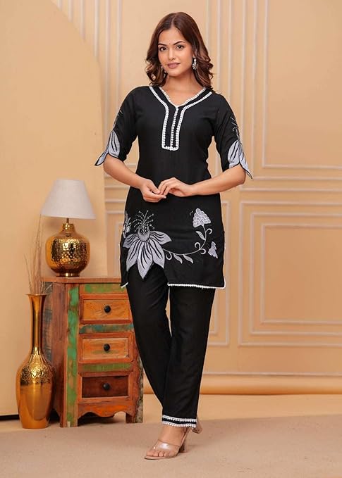 Women's Cotton Floral Printed Short Straight Kurti with Pant