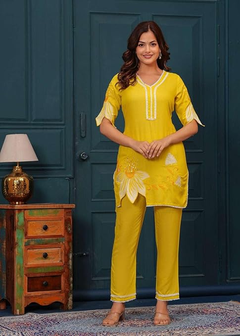 Women's Cotton Floral Printed Short Straight Kurti with Pant